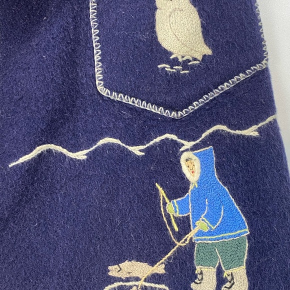 Vintage 1960s Inuit Wool and Fur Duffle Parka with Embroidered Animals - Sz M - Picture 6 of 16